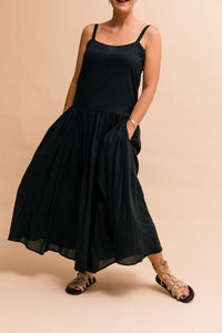 Simplicity to a T. The Drop Waist Dress offers a chic option for everyday dressing. Included are concealed pockets - they have become an étté resort must have. 100% soft cotton.